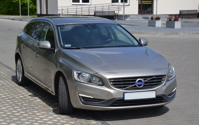 Volvo V60 cena 45000 przebieg: 257000, rok produkcji 2015 z Pińczów małe 154